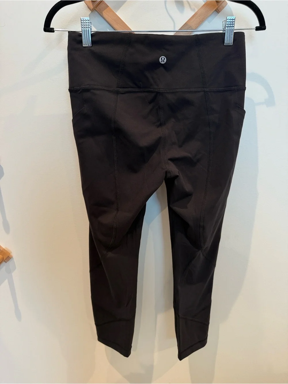 Lululemon Wunder Crop w/ pockets and mesh